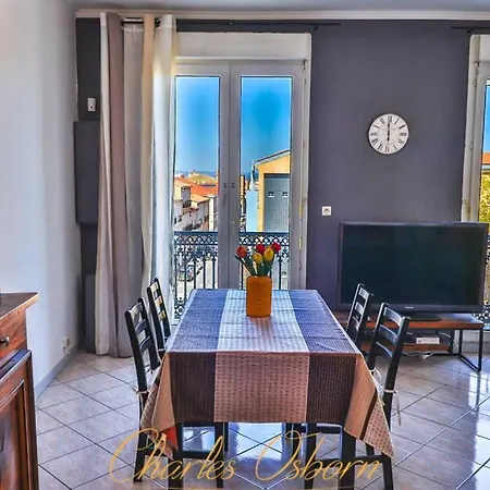 Apartment 7 And Clear Sete